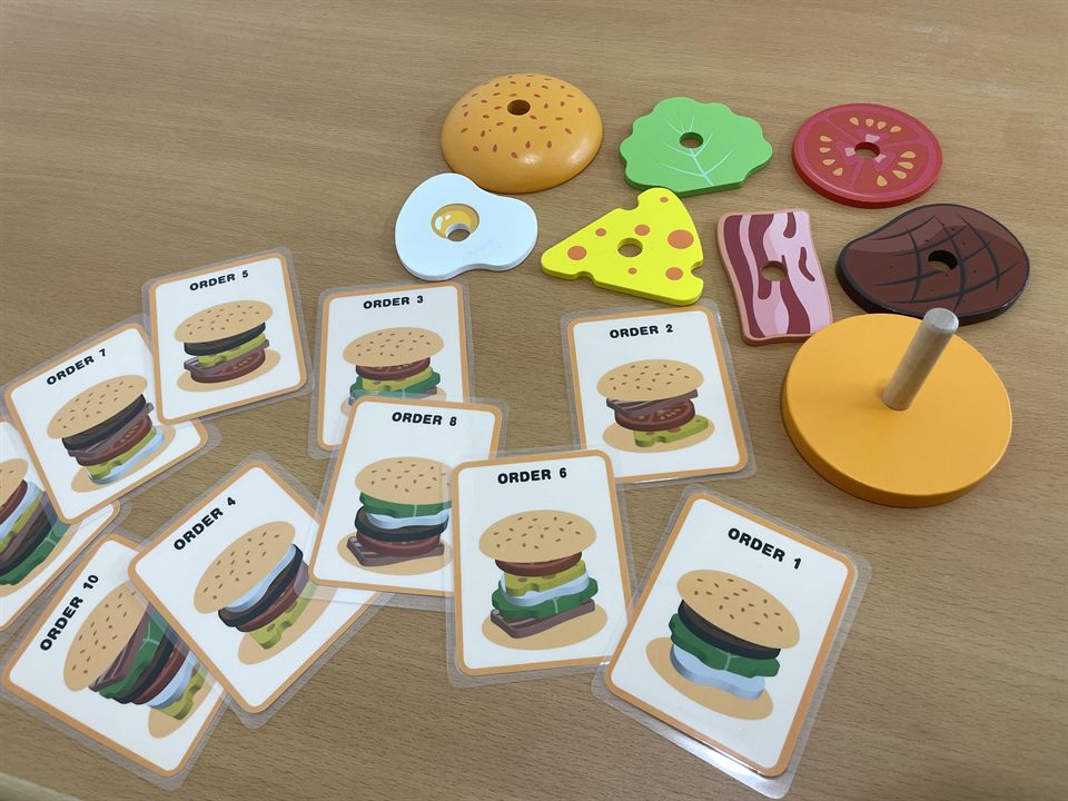 ハンバーガーの絵カードと輪っかの教材